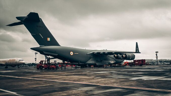 entretien d’un avion militaire maintenance, pièces et disponibilité